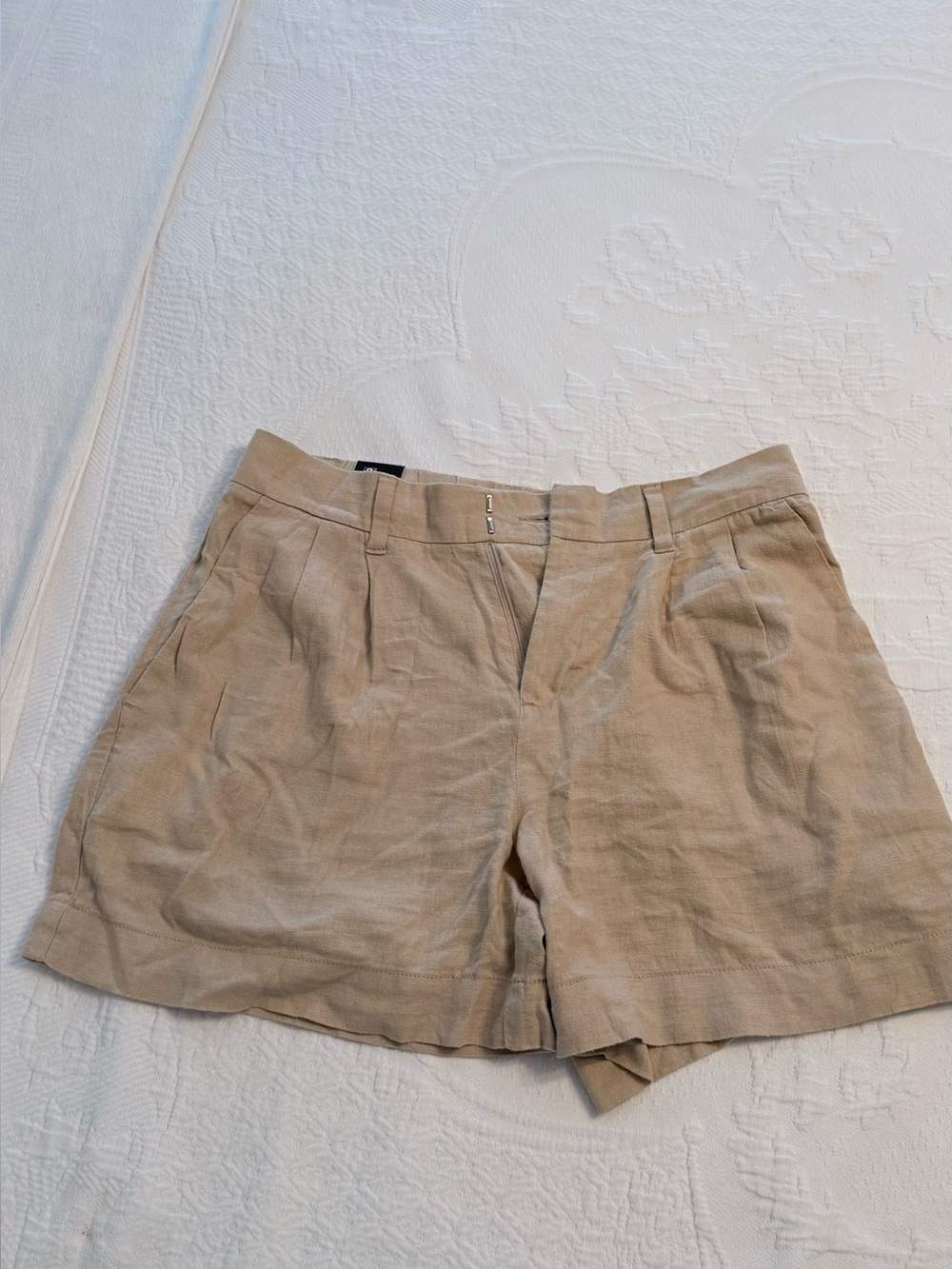 Express High Waist Linen-Blend Shorts in Beige.